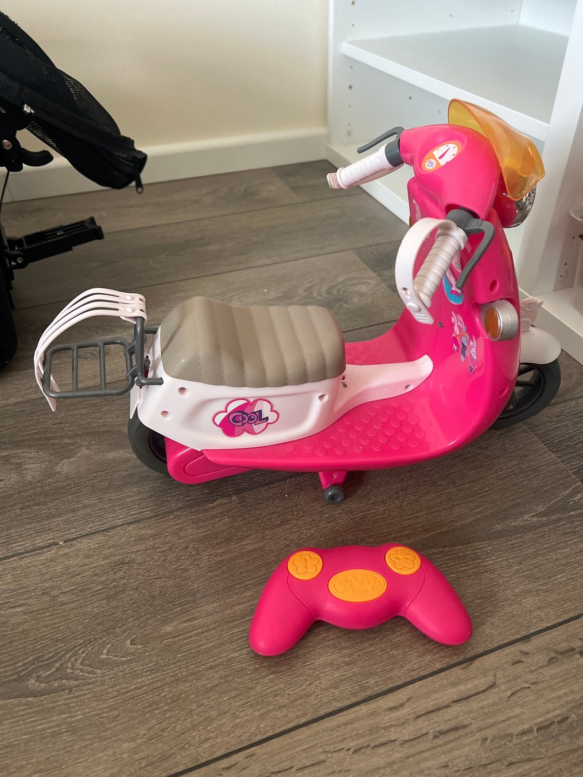 Babyborn scooter met afstandsbediening, Ophalen of Verzenden, Gebruikt, Afstandsbediening