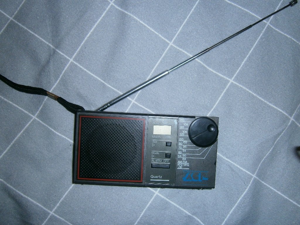 kleine portable transistor AM & FM radio op 2 AA batterijen, Audio, Tv en Foto, Radio's, Gebruikt, Transistorradio, Ophalen