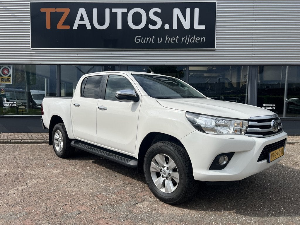 Toyota Hilux 2.4 D-4D-F Double Cab Professional (bj 2020), Auto's, Automaat, Start-stop-systeem, Stof, Gebruikt