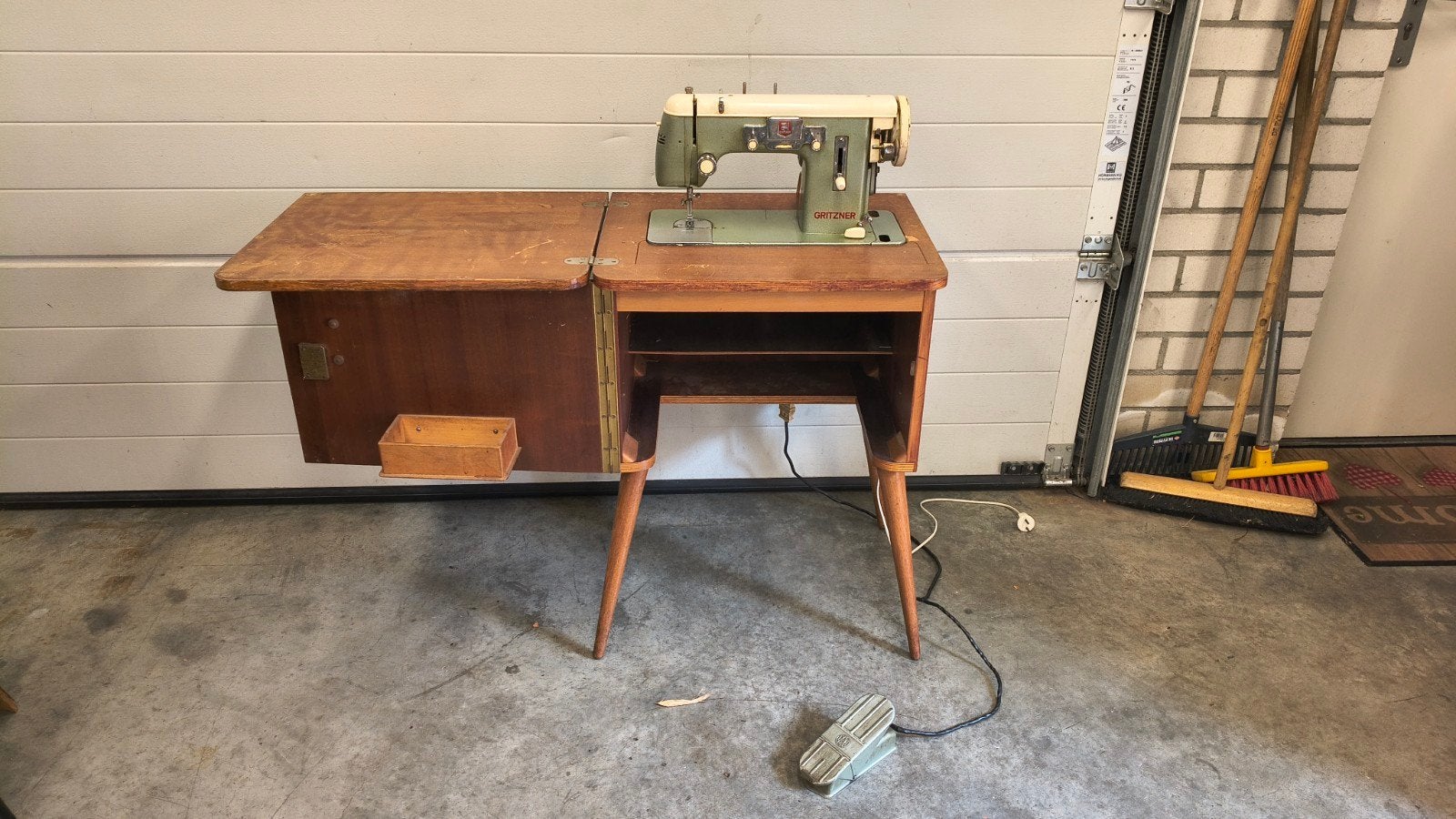 Oude Gritzner naaimachine in kast, Antiek en Kunst, Antiek | Naaimachines, Ophalen