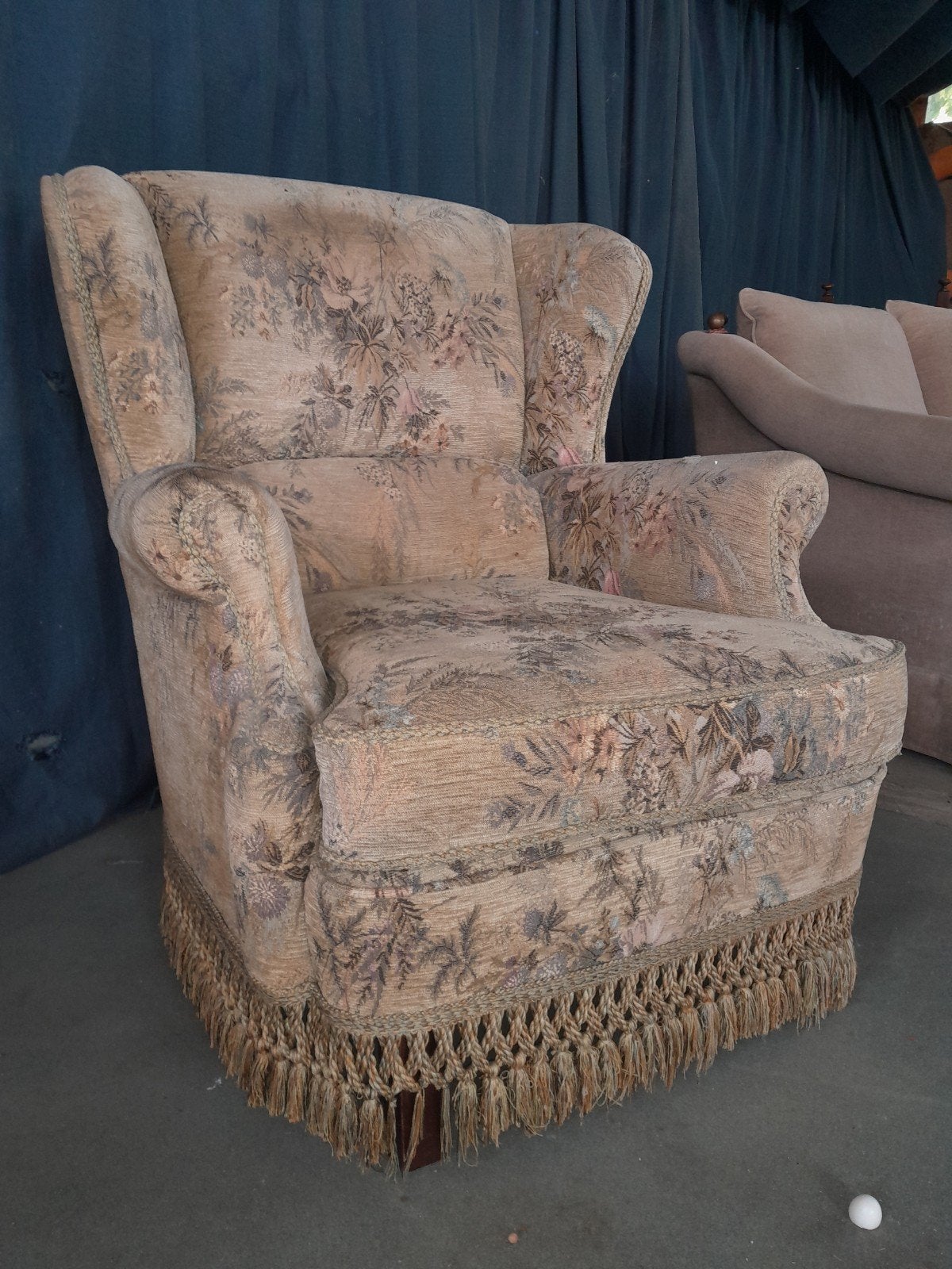 Vintage fauteuil met bloemenprint en franjes, Gebruikt, Ophalen of Verzenden, 75 tot 100 cm, Stof