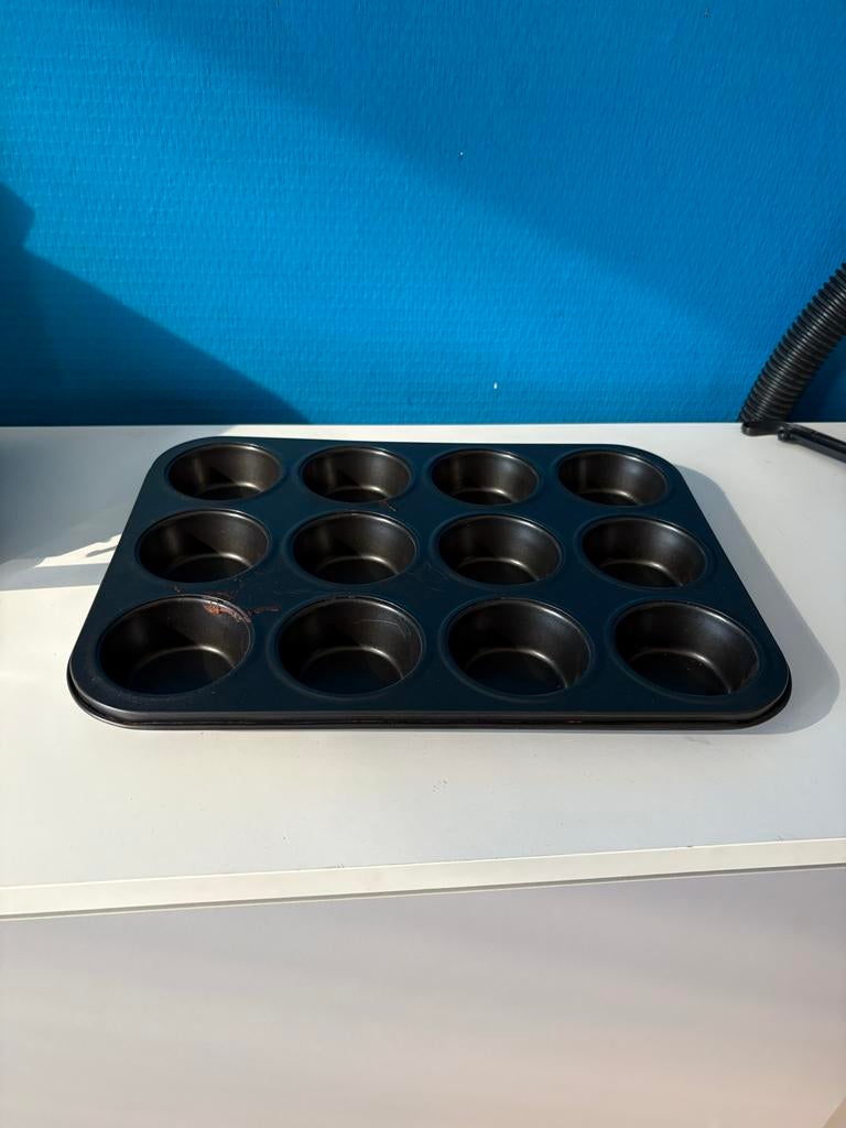 Cupcake bakplaat met cupcakepapiertjes, Ophalen of Verzenden, Gebruikt