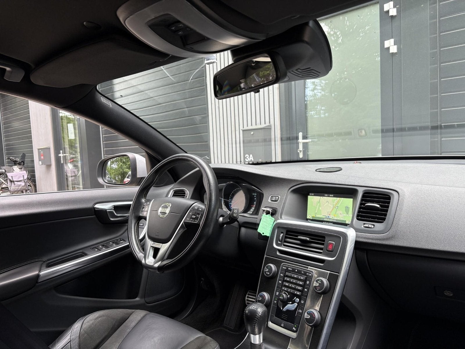 Volvo V60 1.6 T3 R-Design (bj 2014), Gebruikt, 4 cilinders, 150 pk, Origineel Nederlands