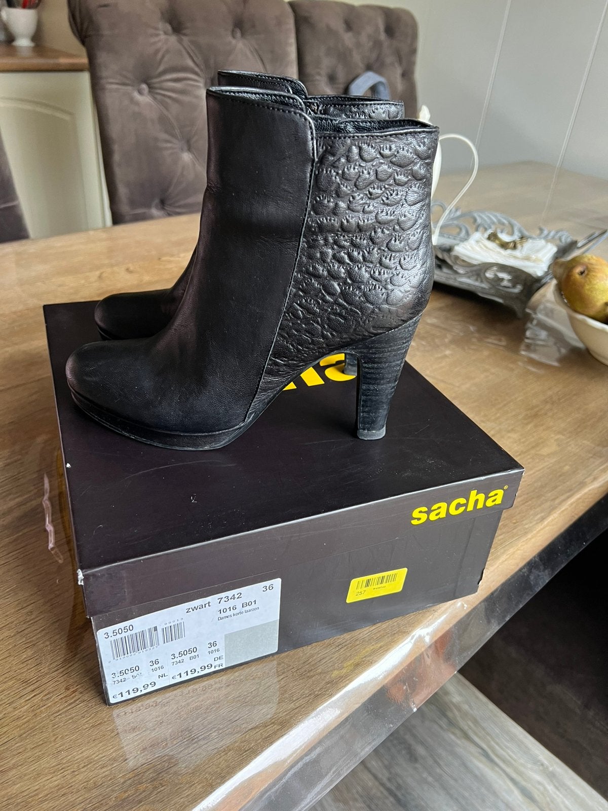 1 paar zwarte leren enkel laarsjes, Zwart, Lage of Enkellaarzen, Ophalen of Verzenden, Zo goed als nieuw