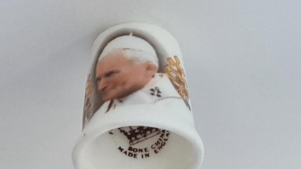 Vintage porseleinen vingerhoedje Paus Johannes Paulus II, Verzamelen, Ophalen of Verzenden, Zo goed als nieuw, Porselein, Buitenland