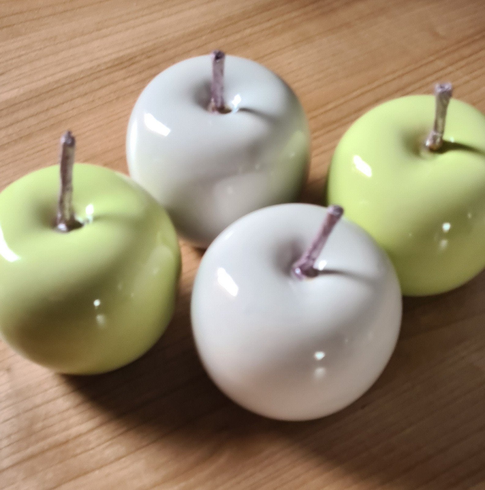 Decoratieve appels - set van 4, Huis en Inrichting, Woonaccessoires | Overige, Meerkleurig, Ophalen of Verzenden, Zo goed als nieuw