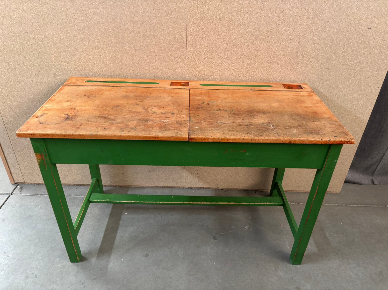 Vintage lessenaar / kinderbureau / schrijftafel / tafel, Ophalen, Studio Larilo, Gebruikt, Studiolarilo@gmail.com