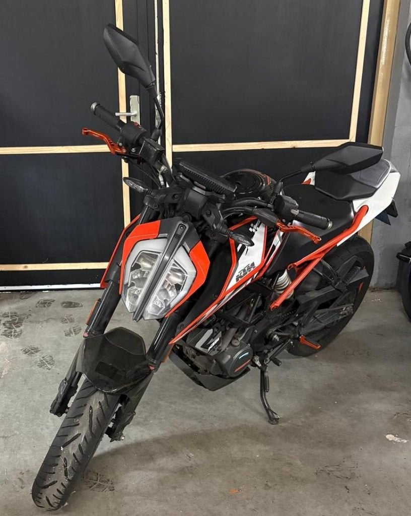KTM 125 DUKE  - met Akrapovic uitlaat, Motoren, Gebruikt, Particulier, 125 cc, 11 kW of minder
