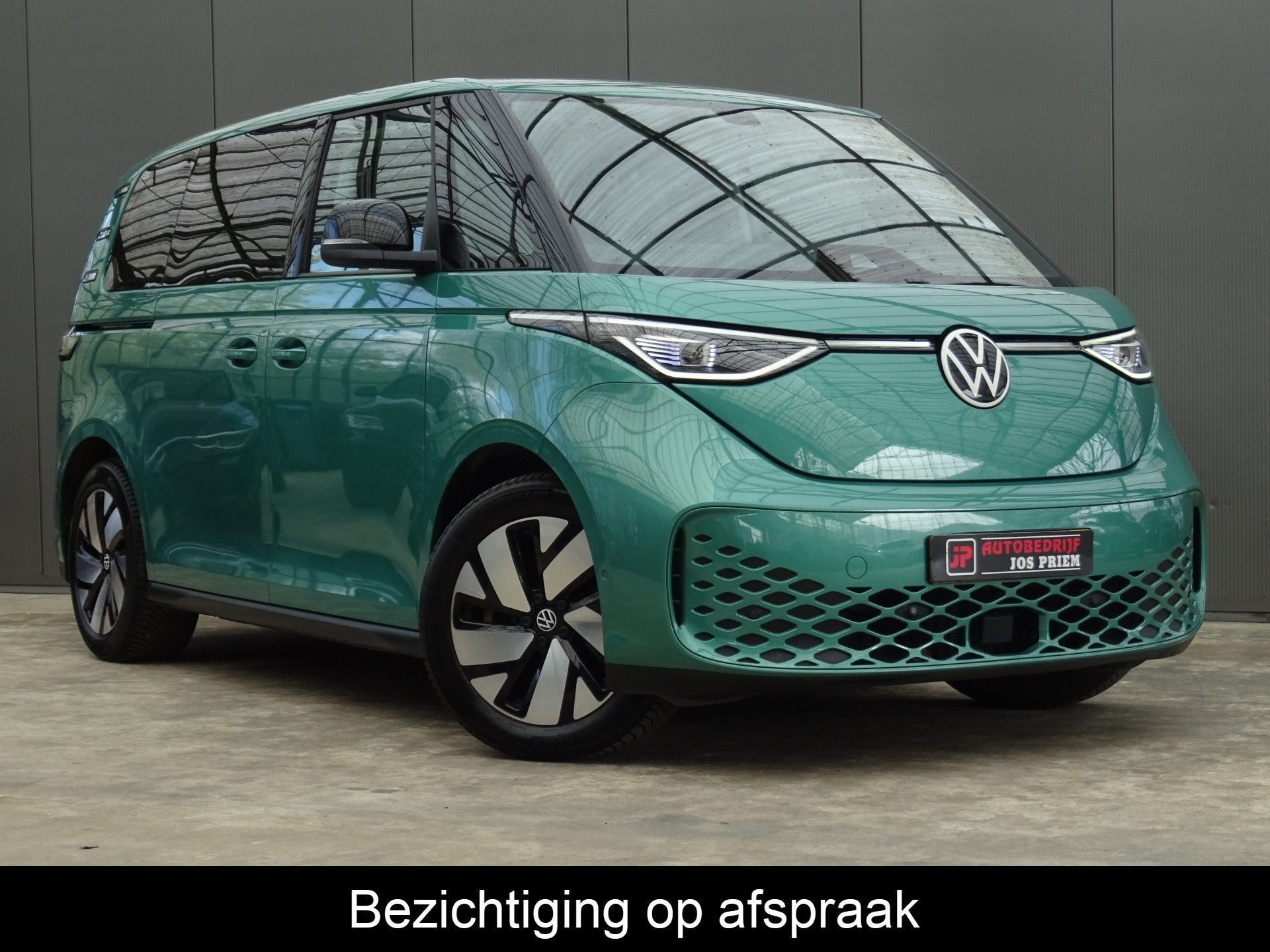 Volkswagen ID. Buzz Pro 77kWh * IQ LIGHT * MASSAGE * TREKHAA, Auto's, Automaat, 413 km, Gebruikt, 2359 kg