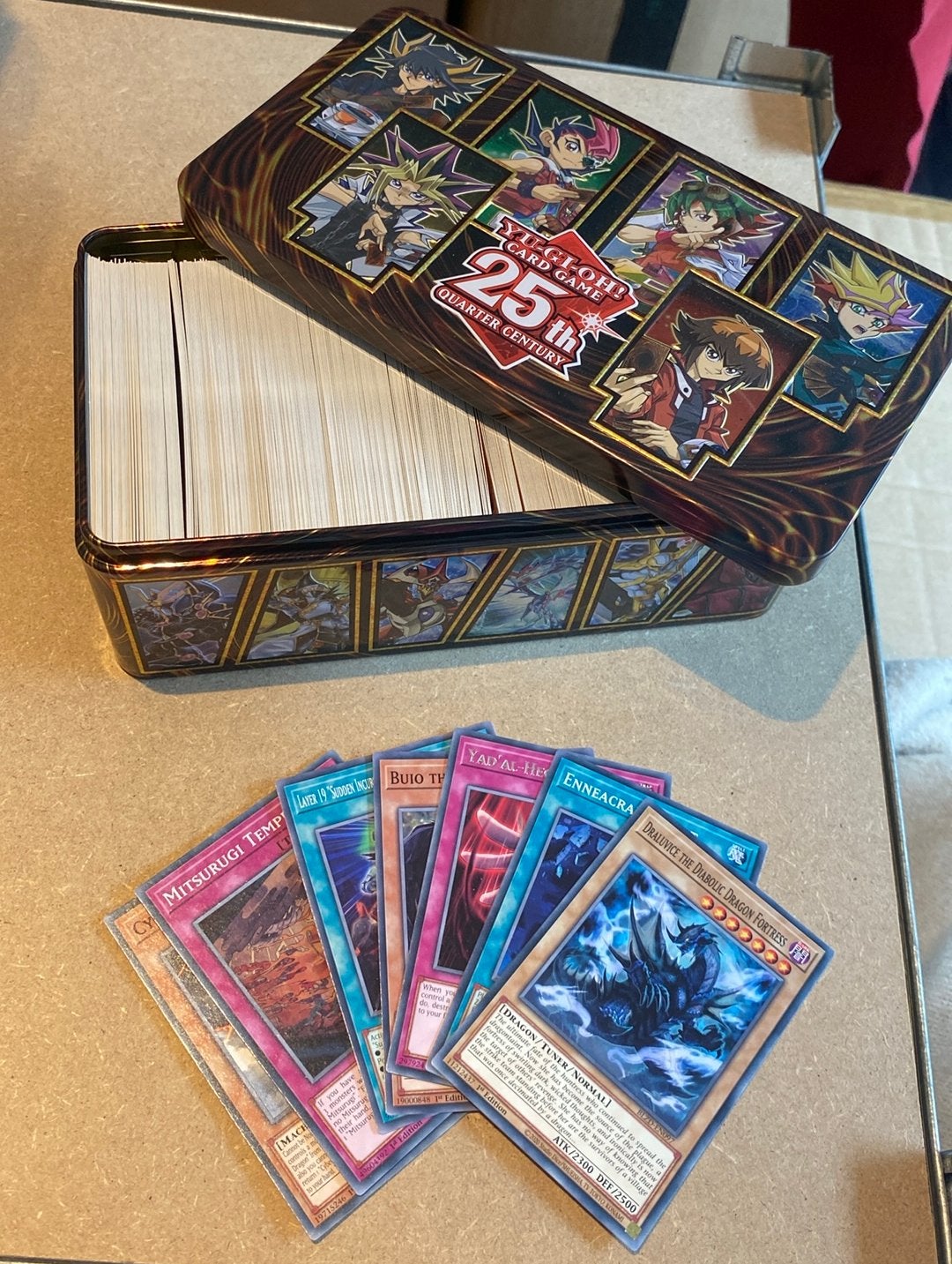Yu-Gi-Oh! 550 bulk kaarten in blik, Ophalen, Zo goed als nieuw, Meerdere kaarten