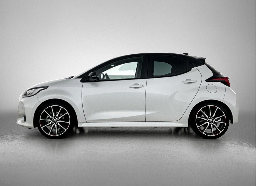 Toyota Yaris 1.5 Hybrid GR Sport | Stoelverwarming | Draadlo, 12 maanden, 450 kg, Gebruikt, 1490 cc