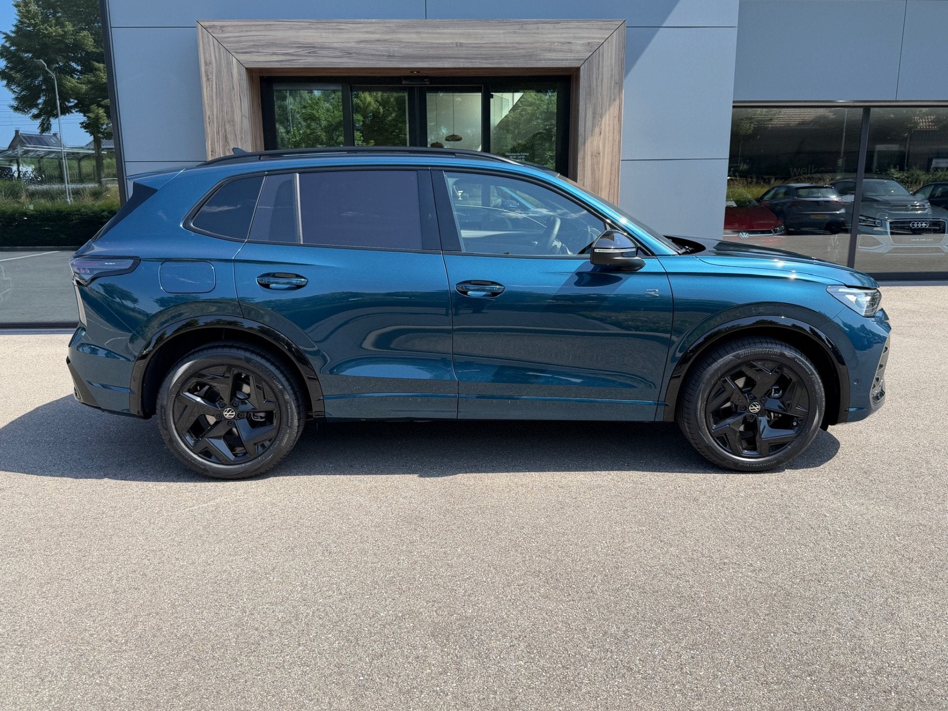 Volkswagen Tiguan 1.5 eTSI 150pk DSG R-Line | Black line | 3, 12 maanden, Zwart, 4 cilinders, Blauw