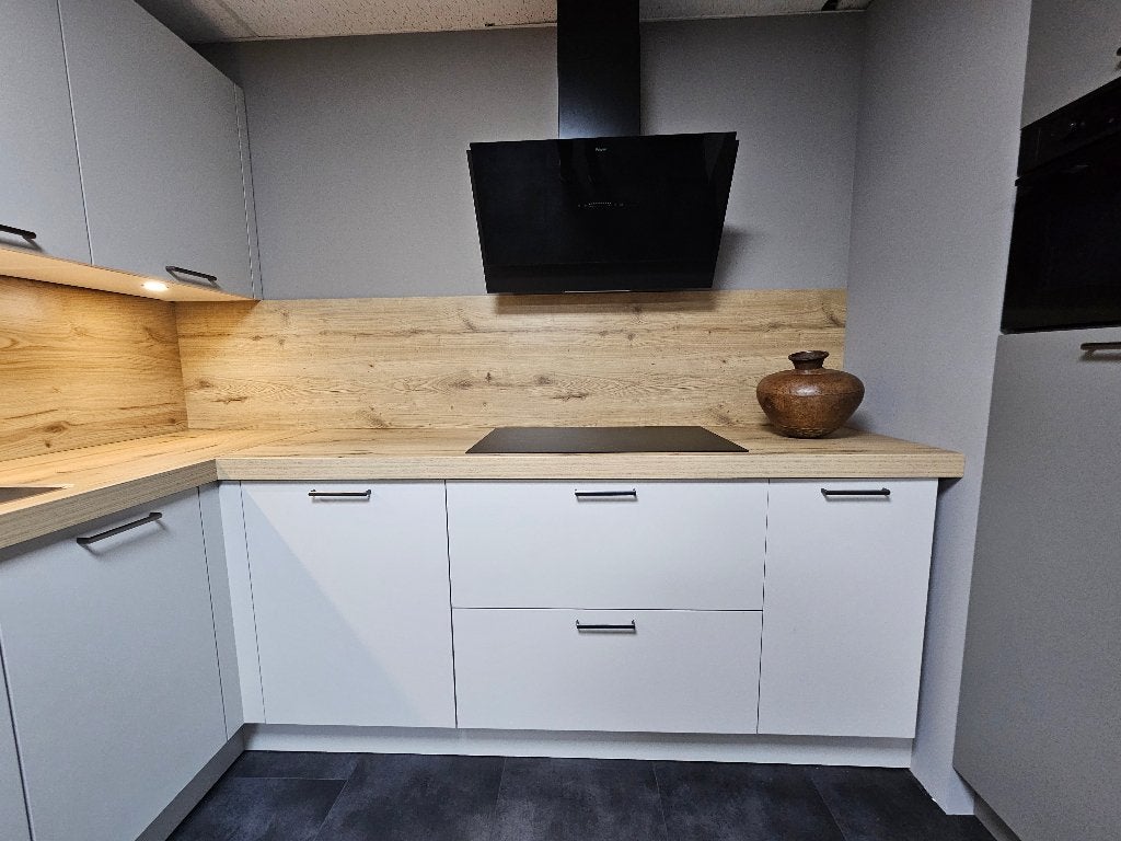 Showroomkeuken zandgrijs met pelgrim apparatuur te koop., Ophalen, 200 cm of meer, Nieuw, 200 cm of meer