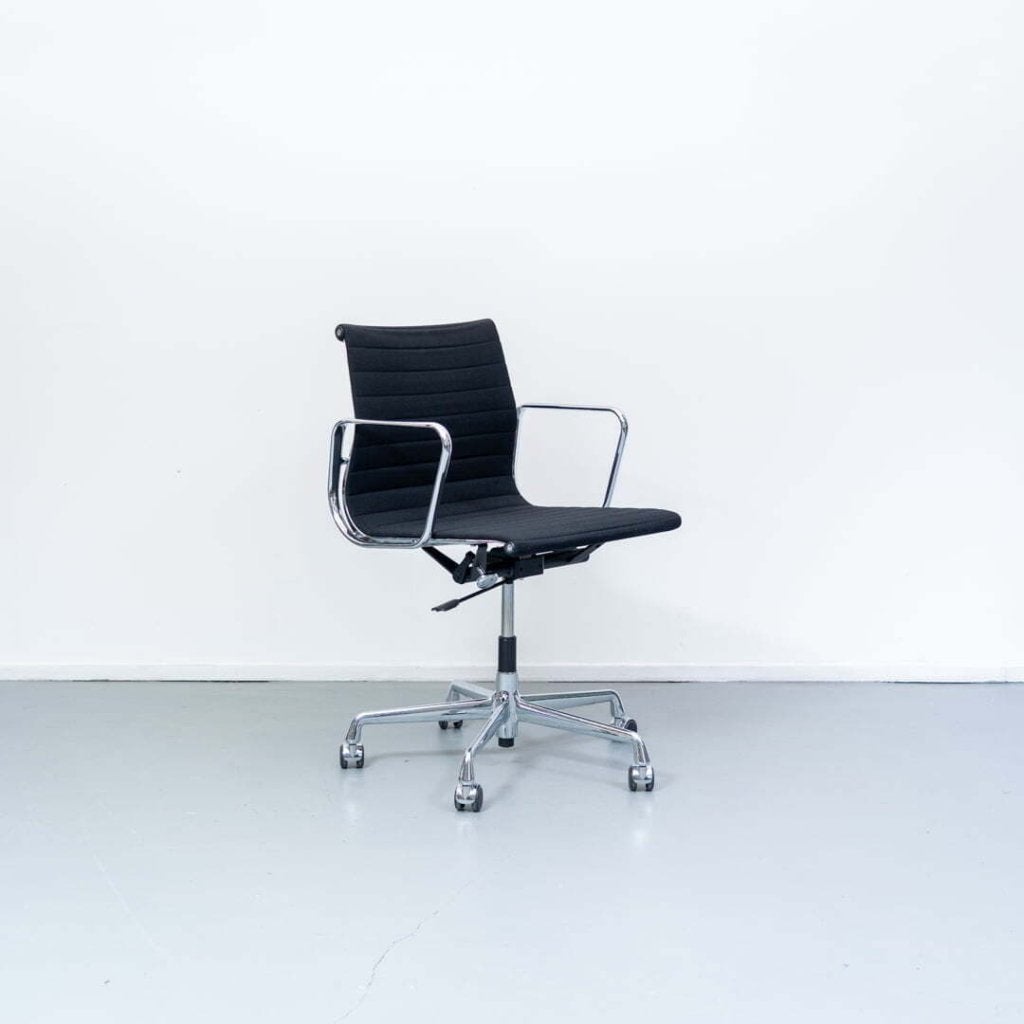 Vitra Eames EA 117 Bureaustoel Zwart Hopsak - Chroom, Niet ingevuld, Zo goed als nieuw, Niet ingevuld, Niet ingevuld