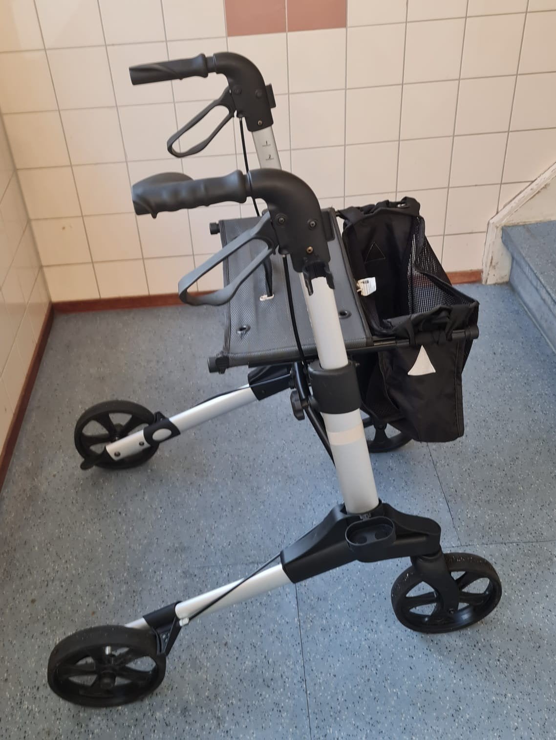 Nieuw rolator  inklapbaar van het merk Tascha, Diversen, Ophalen of Verzenden