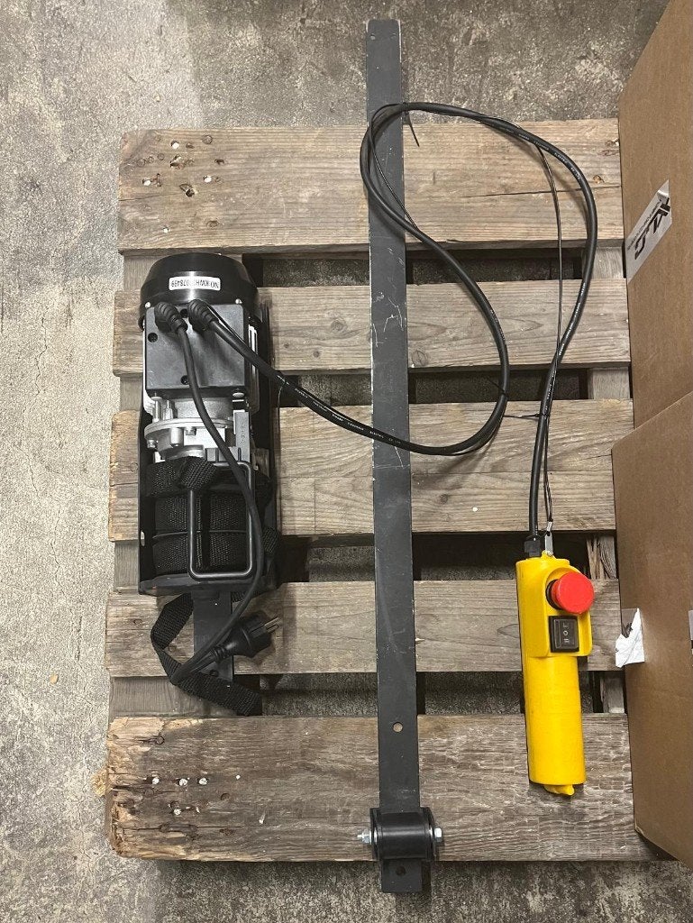 Professionele Elektrische Fietslift / Werkplaatslift – 230V, Overig gereedschap, Ophalen of Verzenden, Zo goed als nieuw, X