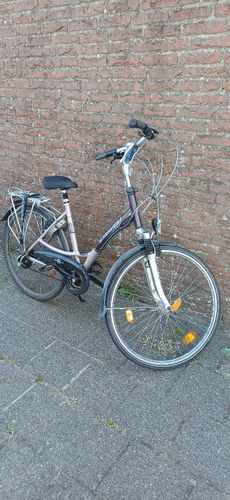 Batavus damesfiets, Ophalen, Gebruikt, Velgrem, Versnellingen