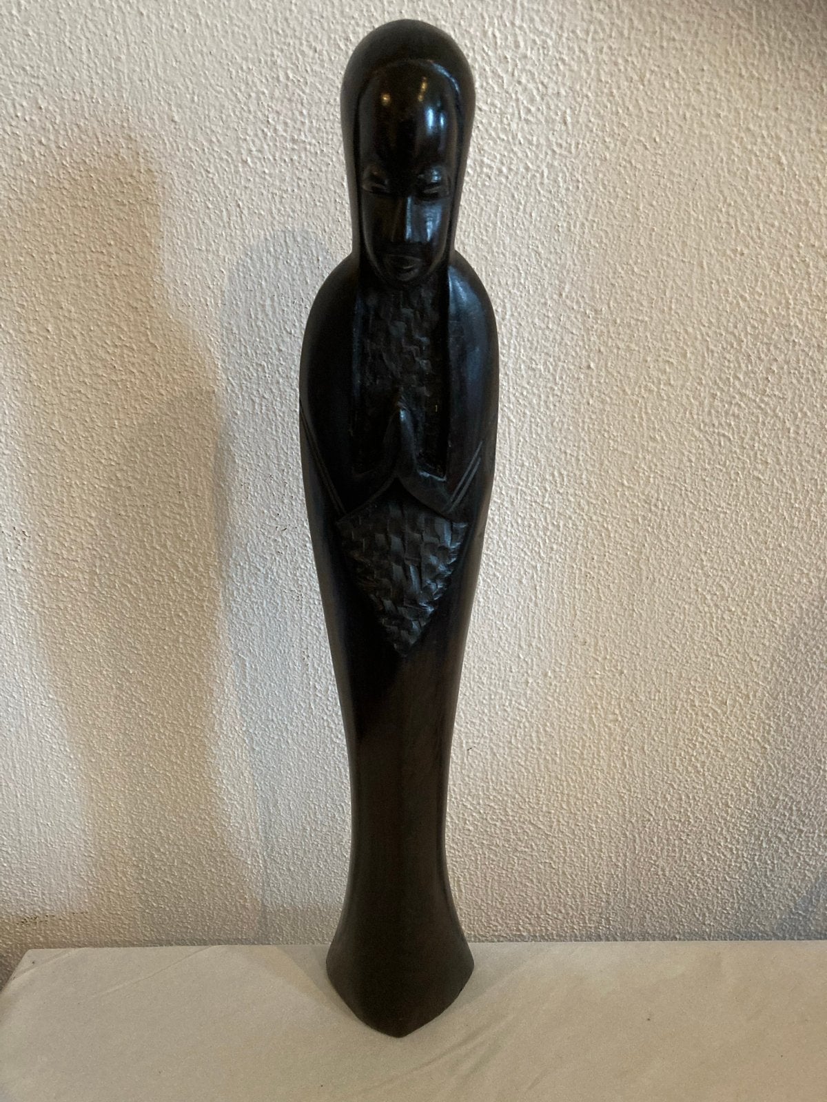 Gesneden Mariabeeld 'Zwarte Madonna' uit de jaren '50, 38cm, Ophalen of Verzenden, Handgemaakt, Beeld, Hout
