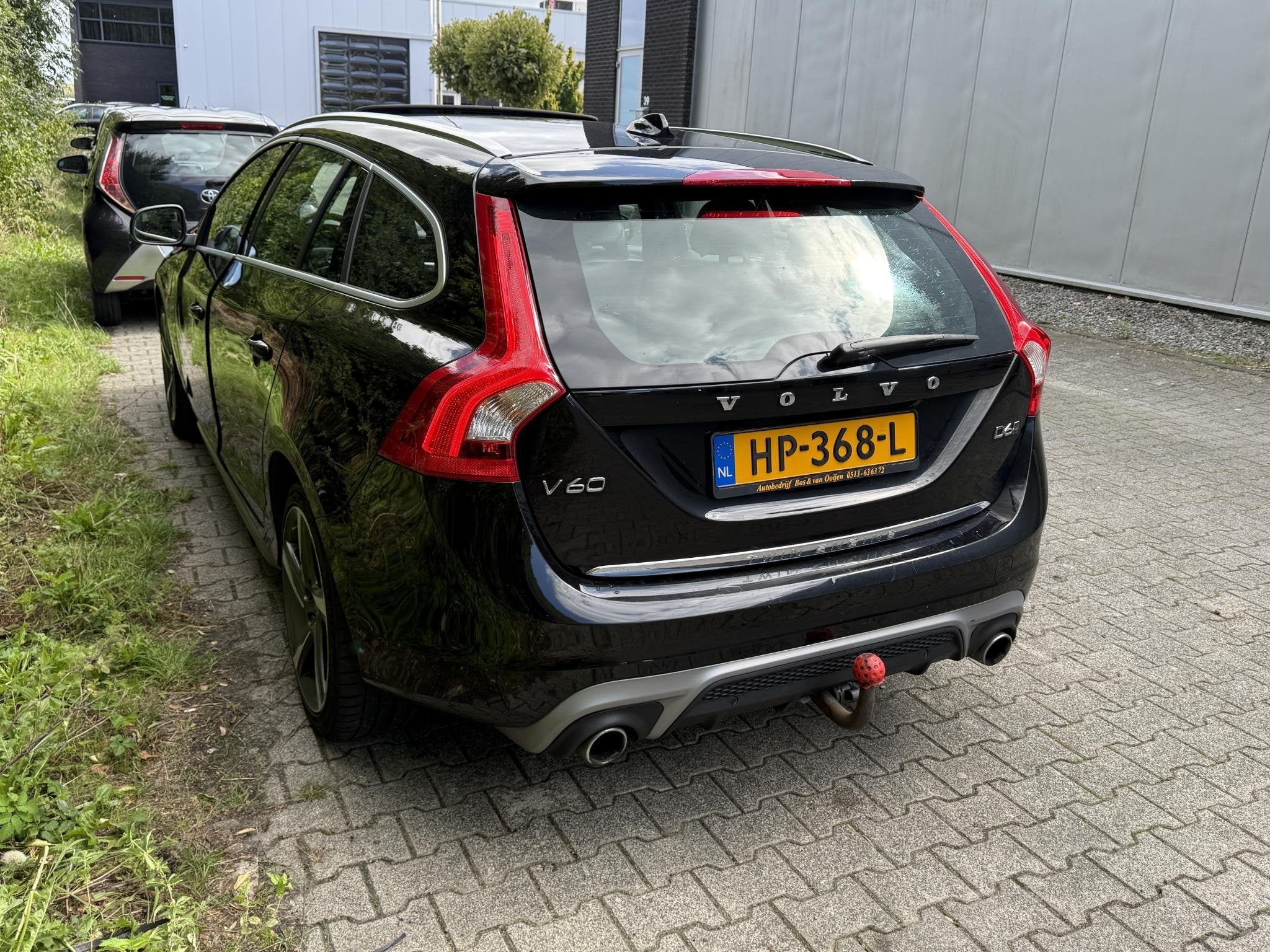 Volvo V60 2.4 D6 Twin Engine R-Design, Auto's, Automaat, Euro 6, Met garantie (alle), Zwart