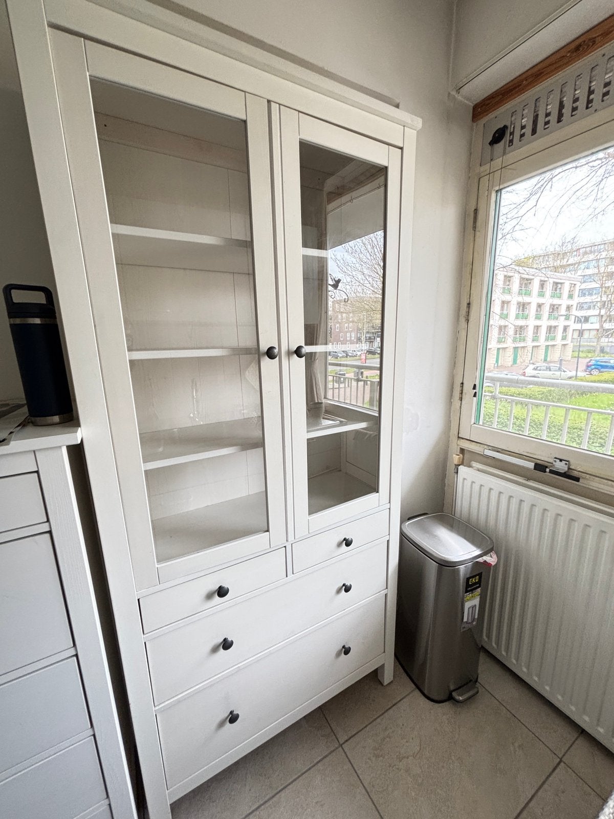 Hemnes vitrinekast, Ophalen, 50 tot 100 cm, Zo goed als nieuw, 150 tot 200 cm