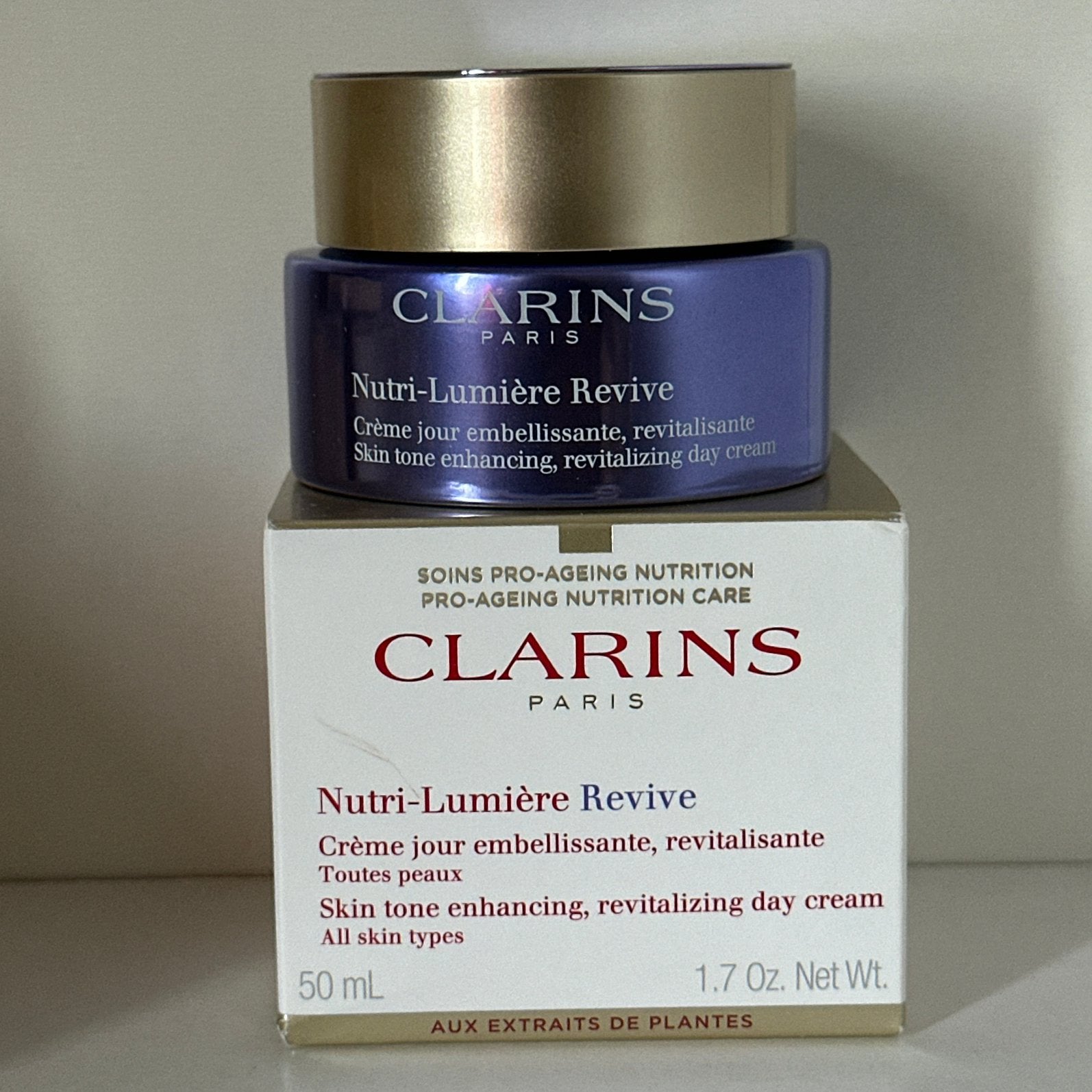 Clarins Nutri-Lumiere Revive Skin Tone Enhancing Day Cream, Ophalen of Verzenden, Zo goed als nieuw, Gehele gezicht
