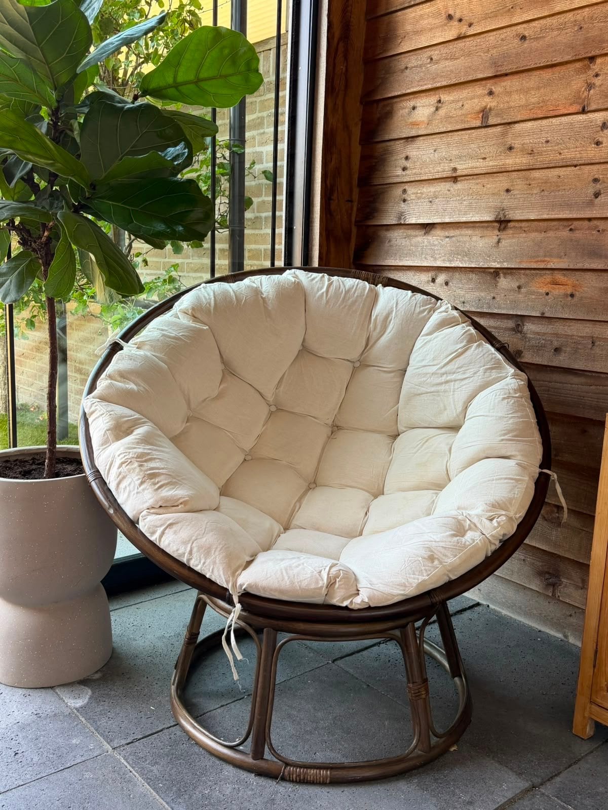 Comfortabele Papasan stoel met zacht kussen, Huis en Inrichting, Stoelen, Ophalen, Bruin, Riet of Rotan, Zo goed als nieuw
