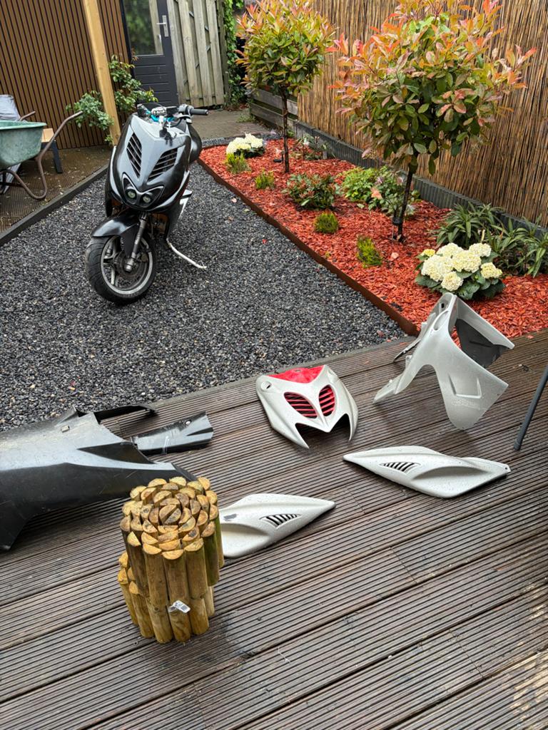 Yamaha Aerox Scooter - Zwart/Wit met extra kappen, Ophalen, Gebruikt