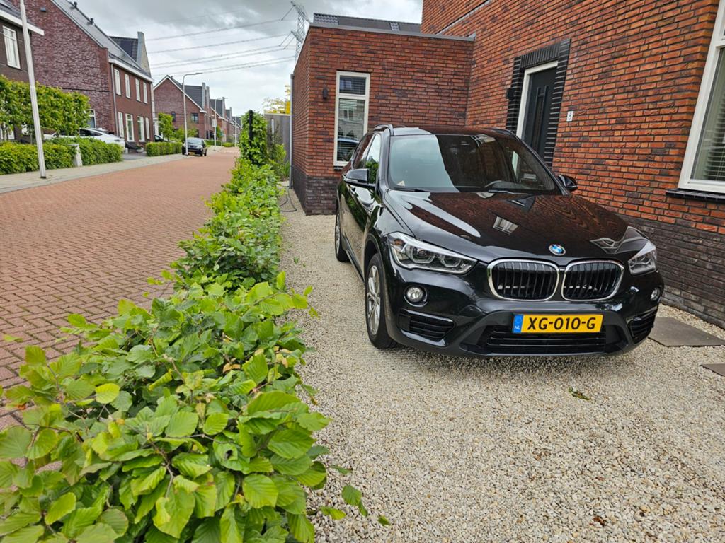 BMW X1 xDrive20i Sport Line Aut8 | Pano | HUD | Leder | Memo, Auto's, 1998 cc, 2000 kg, Zwart, Vierwielaandrijving