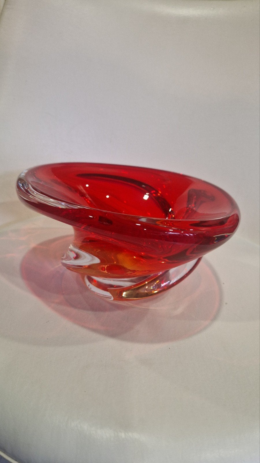 Rode glazen (Murano?) schaal met spiraaldesign, Ophalen of Verzenden