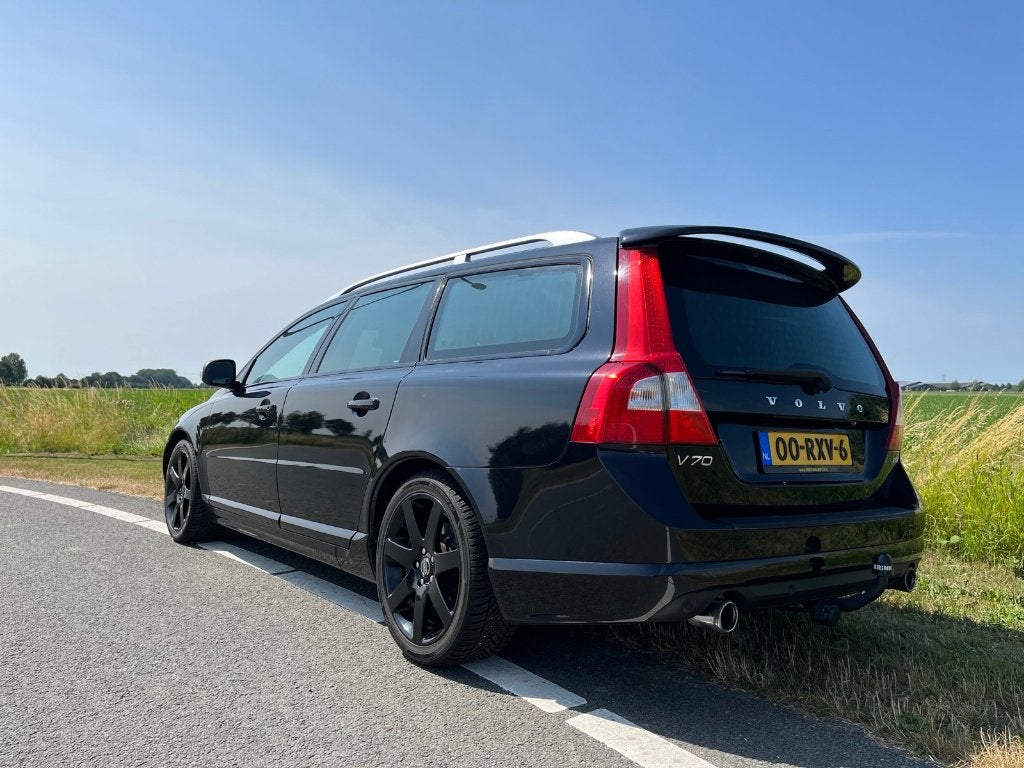 Volvo V70 2.0T R-Design 2011 | slechts 134.572 km | Trekhaak, Dealer onderhouden, 1800 kg, Zwart, 4 cilinders