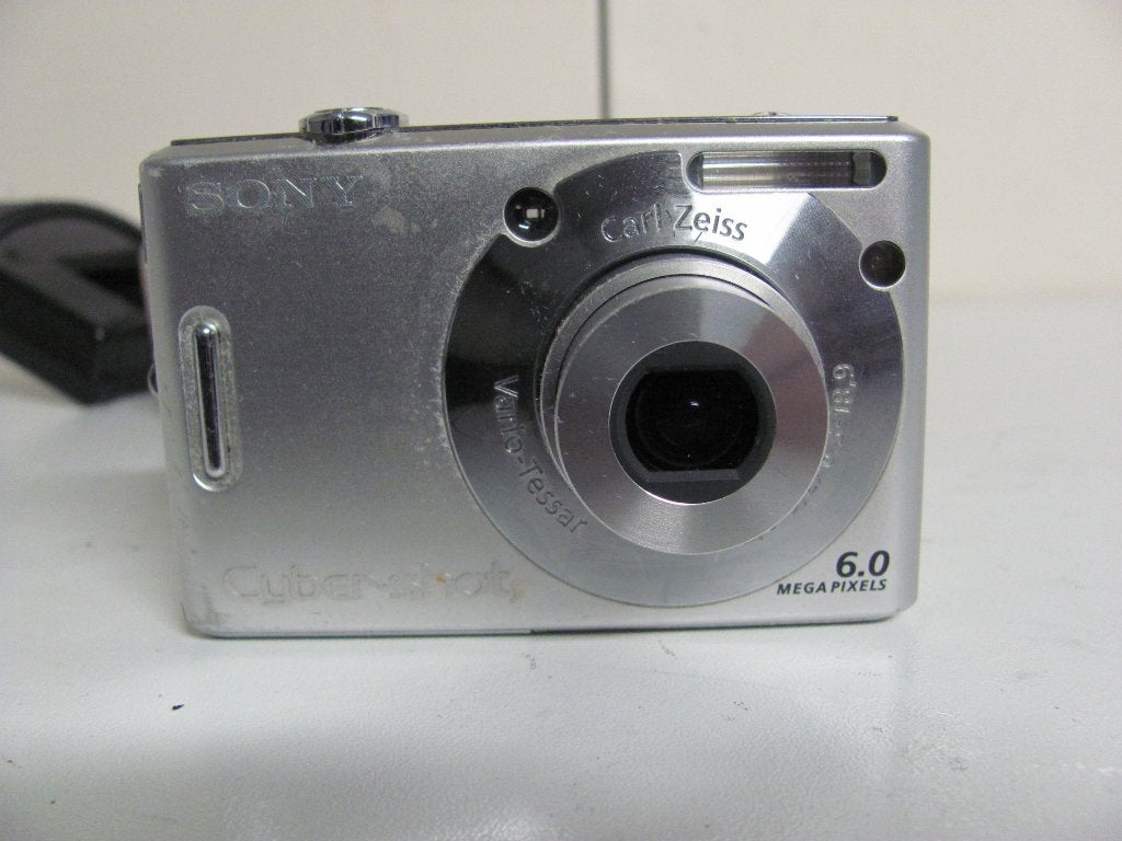 Sony Cyber-shot dsc-w30 met 1gb geheugencard accu, Ophalen of Verzenden, Zo goed als nieuw, Sony, Minder dan 4 keer