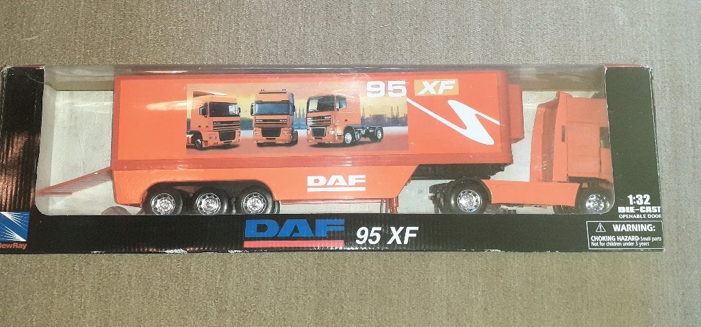 Daf 95xf vrachtwagen met trailer     (siku - britains), Ophalen of Verzenden, Zo goed als nieuw, Tractor of Landbouw, Britains
