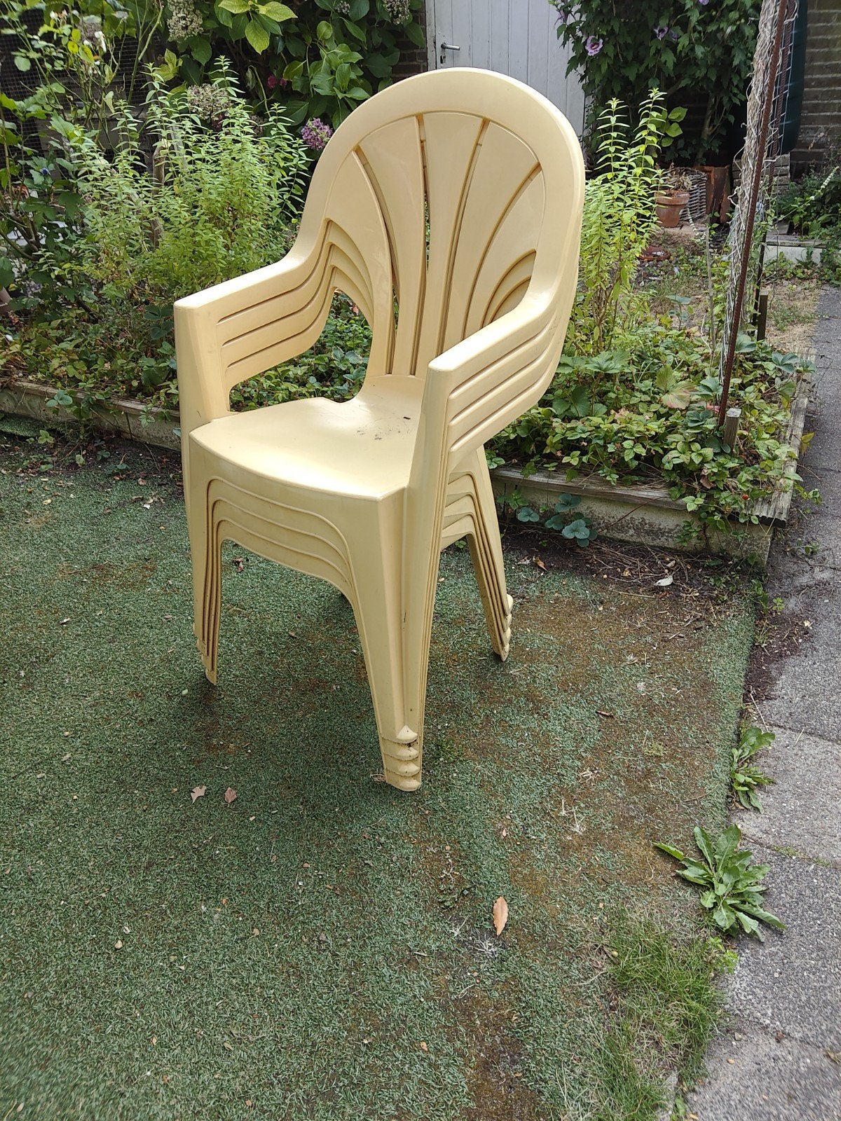 Set van 4 gele kunststof kuipstoeltjes, stapelbaar, Tuin en Terras, Tuinstoelen, Ophalen, Gebruikt, Kunststof, Stapelbaar