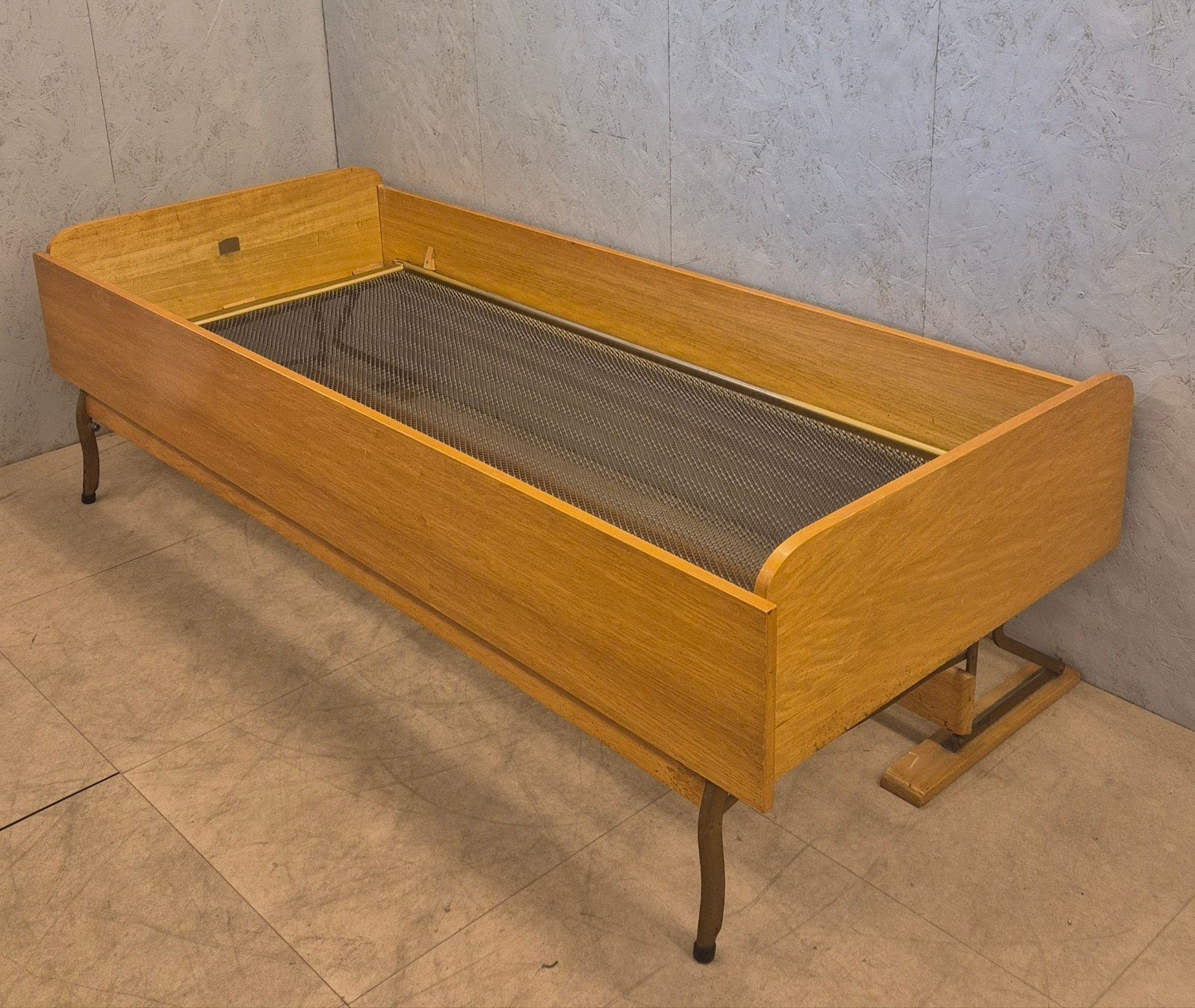 Vintage opklapbed / vouwbed jaren 60 197x84 cm