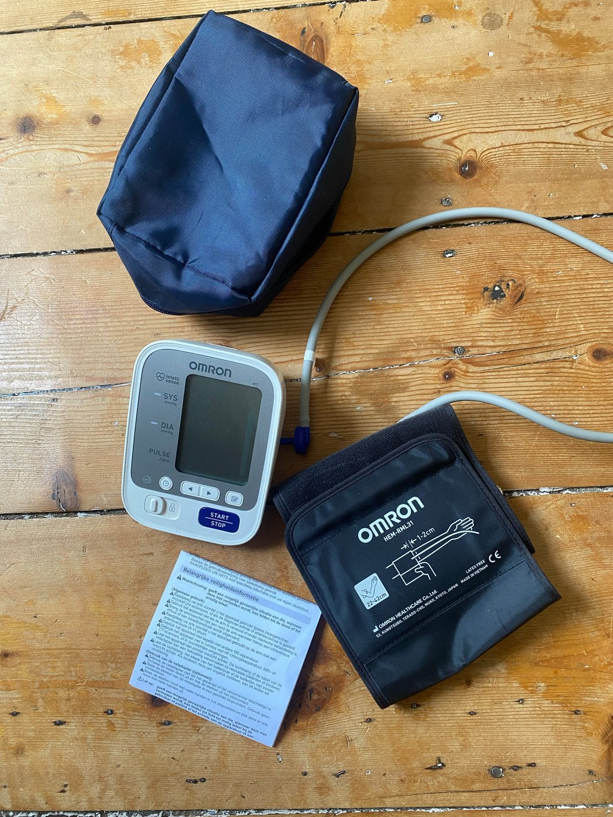Omron M3 Bloeddrukmeter (HEM-7132-E) met manchet, Ophalen of Verzenden, Zo goed als nieuw, Overige typen