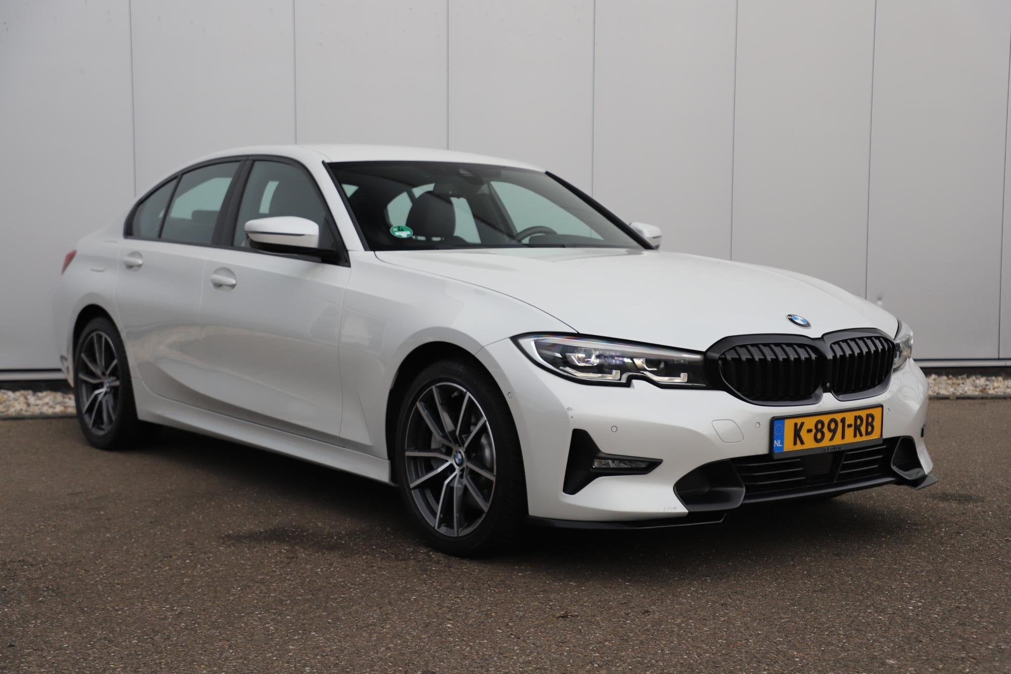 BMW 3-serie 330e High Executive Shadowline Pakket Leder 18 i, 1998 cc, Achterwielaandrijving, Gebruikt, 4 cilinders