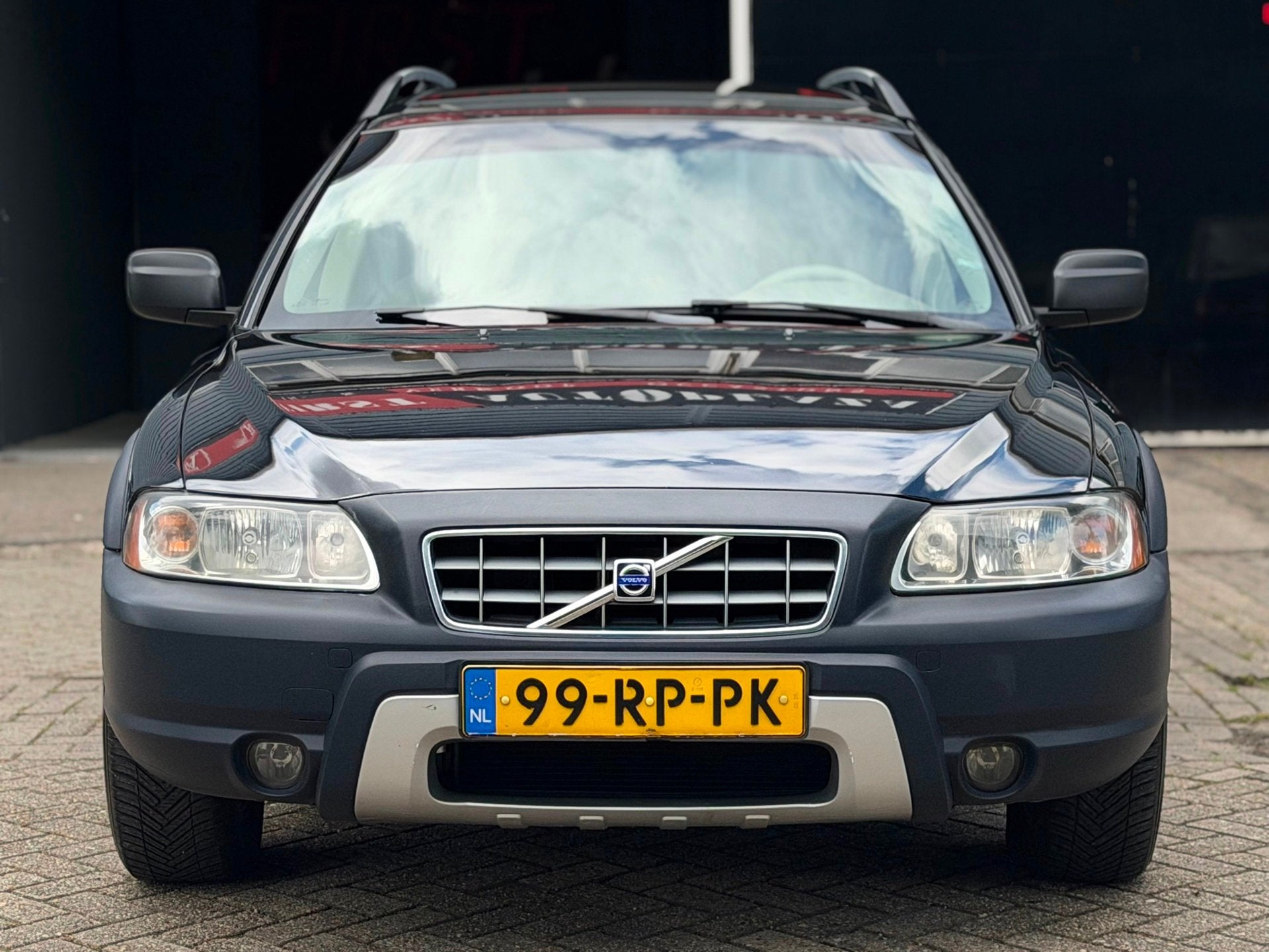 Volvo XC70 2.5 T Momentum AUTOMAAT STOELVERW/LEDER/CRUISE/YO, Stoelverwarming, Beige, XC70, Vierwielaandrijving