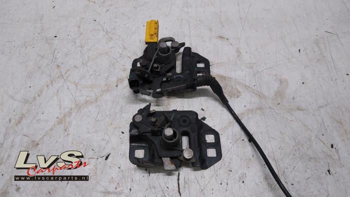Slotmechaniek Motorkap van een Ford Mondeo, Auto-onderdelen, Carrosserie en Plaatwerk, Gebruikt, -, -, Ophalen of Verzenden