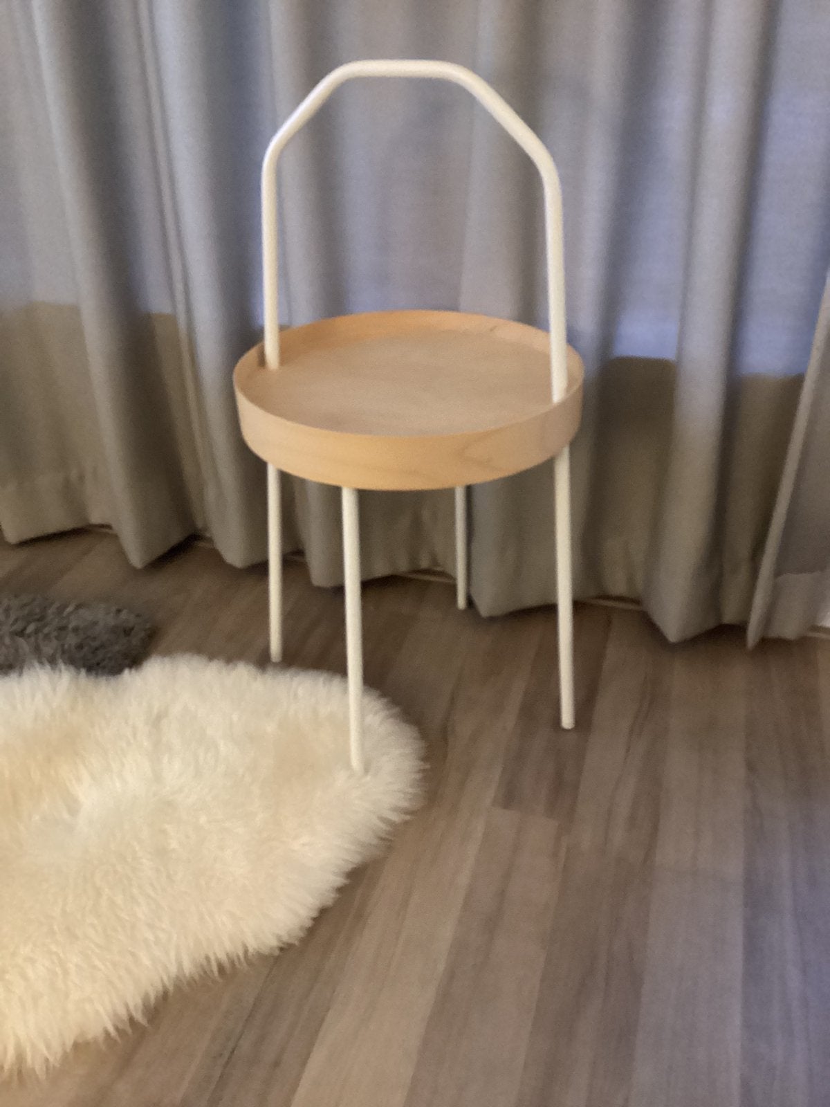 Witte nette bijzet tafel met draagbeugel, Ophalen, Zo goed als nieuw, Rond