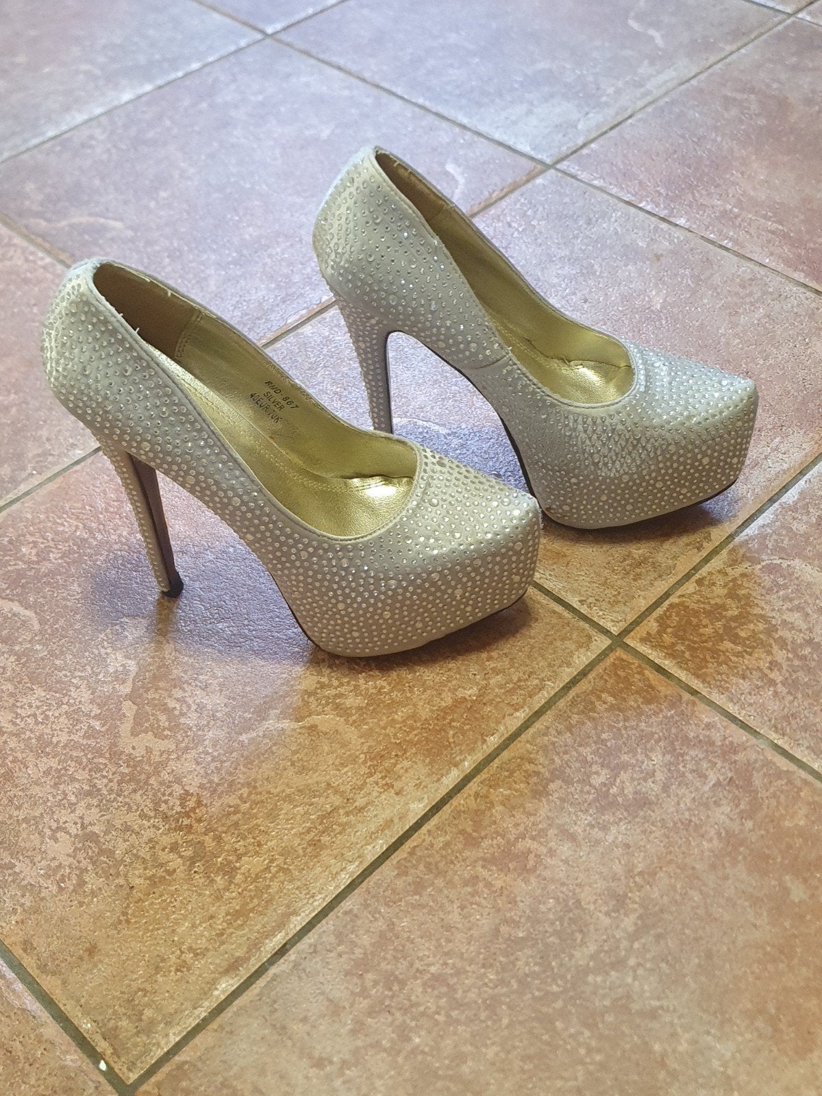 Hoge hakken high heels zilver glitter met GRATIS 2 studs, Overige kleuren, Ophalen of Verzenden, Schoenen met hoge hakken, Sergio Todzi