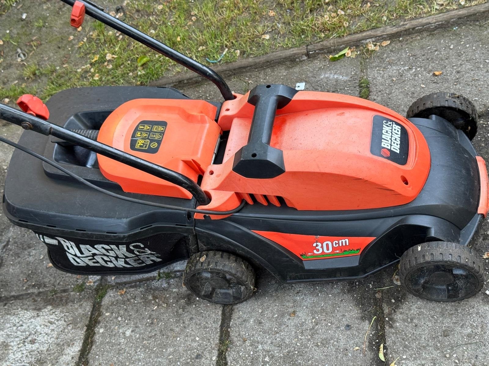 Black & Decker GR3000 Elektrische Grasmaaier 30cm, Cirkelmaaier, Gebruikt, Elektrische grasmaaier, Ophalen of Verzenden