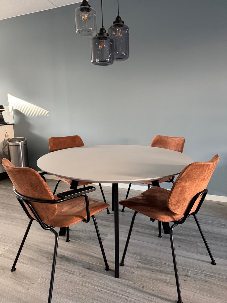 Studio Henk Eettafel Rond 130cm met Zwarte Poten, Huis en Inrichting, Ophalen, 100 tot 150 cm, Rond, Zo goed als nieuw