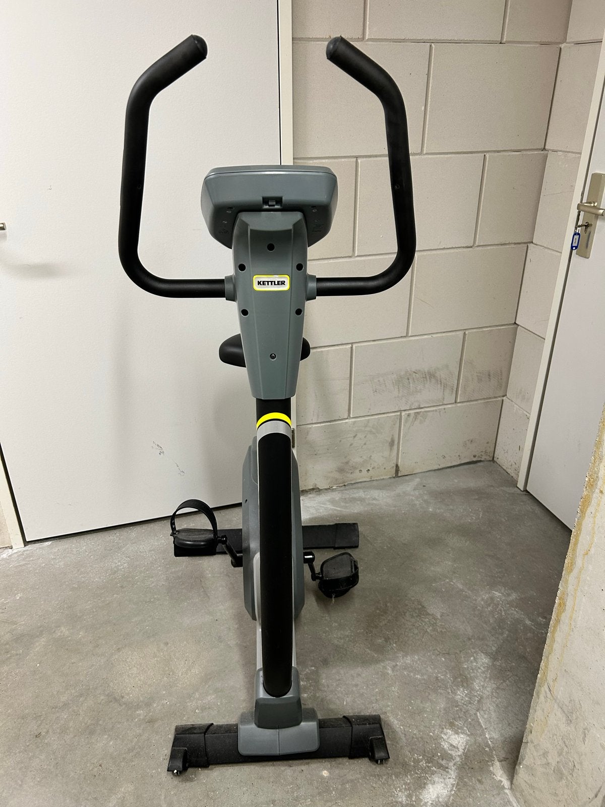 Kettler Axos Hometrainer - weinig gebruikt, Ophalen, Zo goed als nieuw, Metaal, Benen