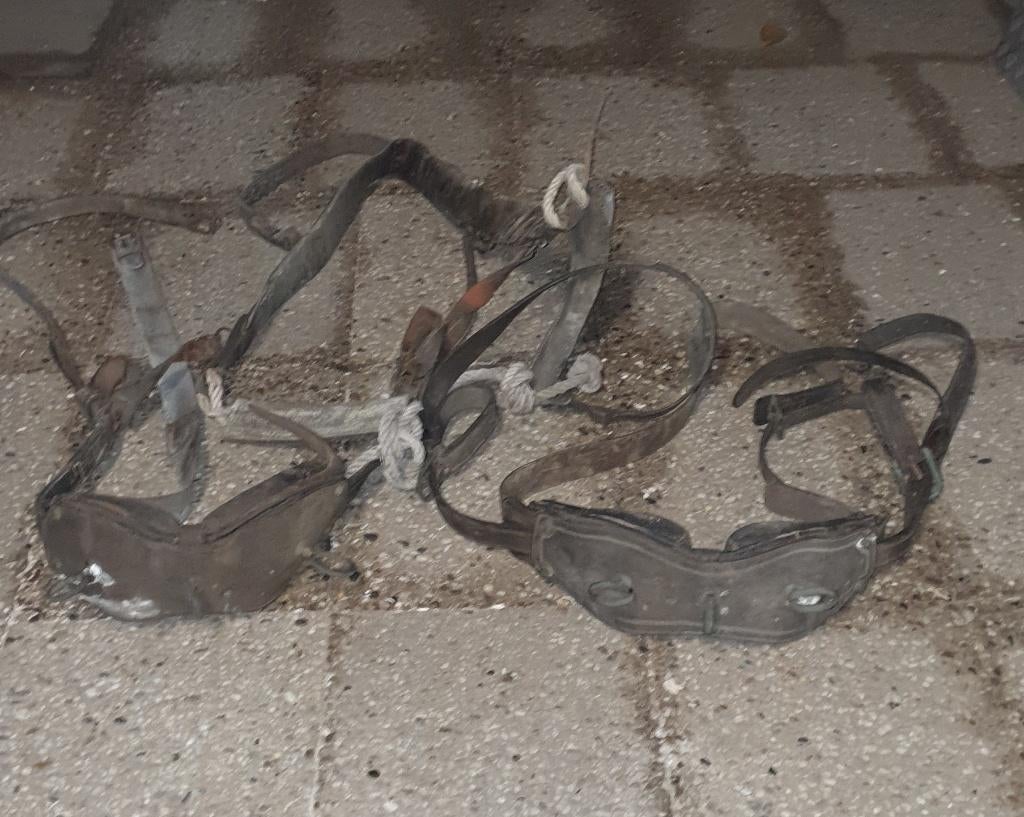 Zeer oude paardentuigen (2 maal), Dieren en Toebehoren, Paarden en Pony's | Hoofdstellen en Tuigage, Ophalen, Gebruikt, Overige soorten
