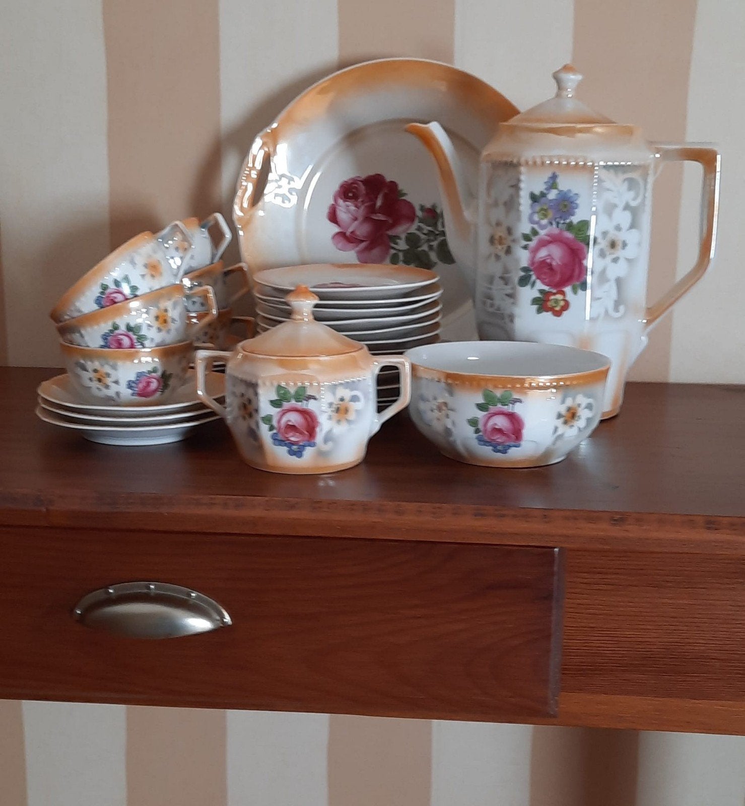 ouderwets koffieservies compleet en onbeschadigd, Ophalen