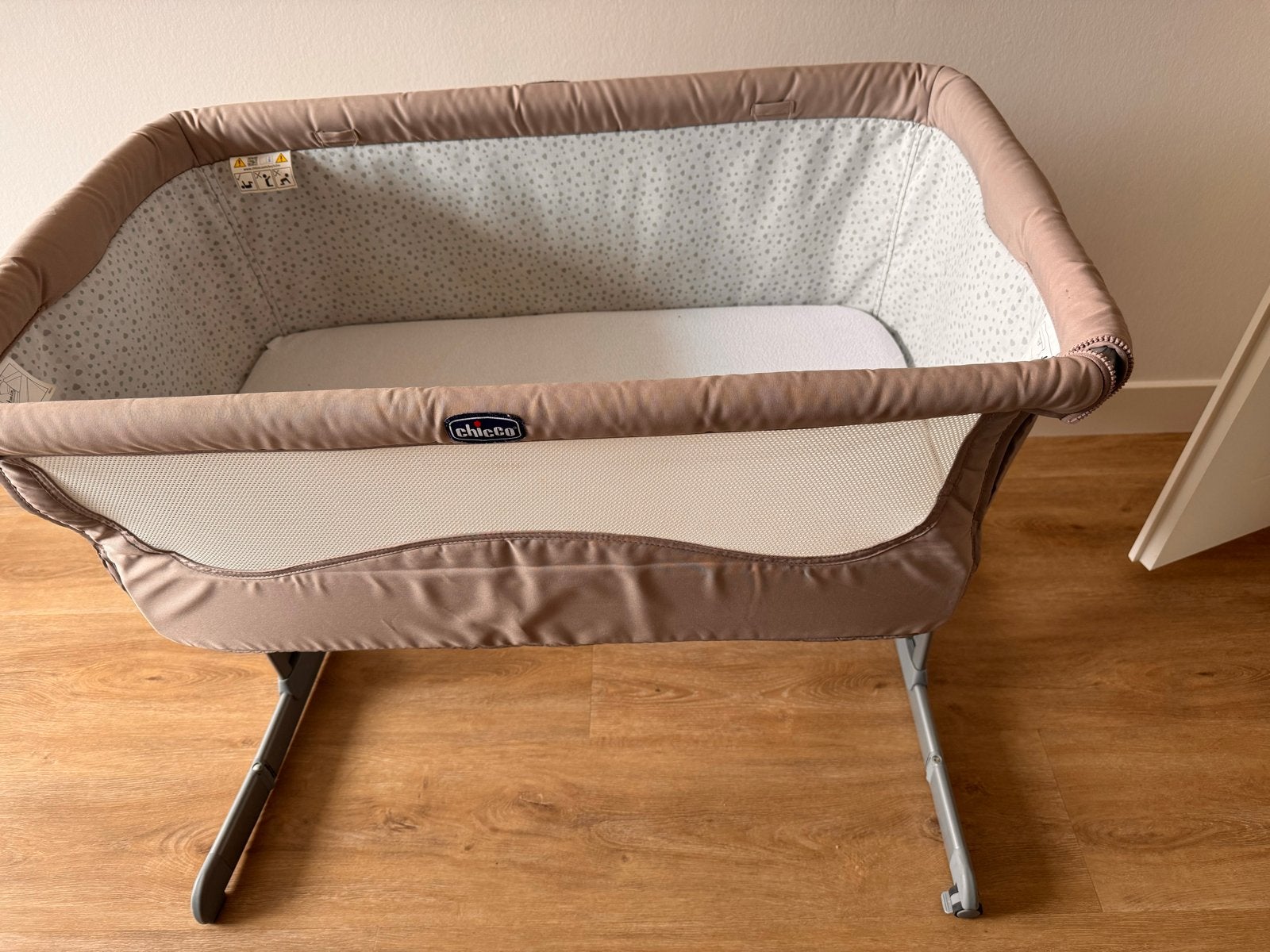 Beige Chicco Next2Me co-sleeper inclusief toebehoren, Ophalen, Gebruikt, Wieg