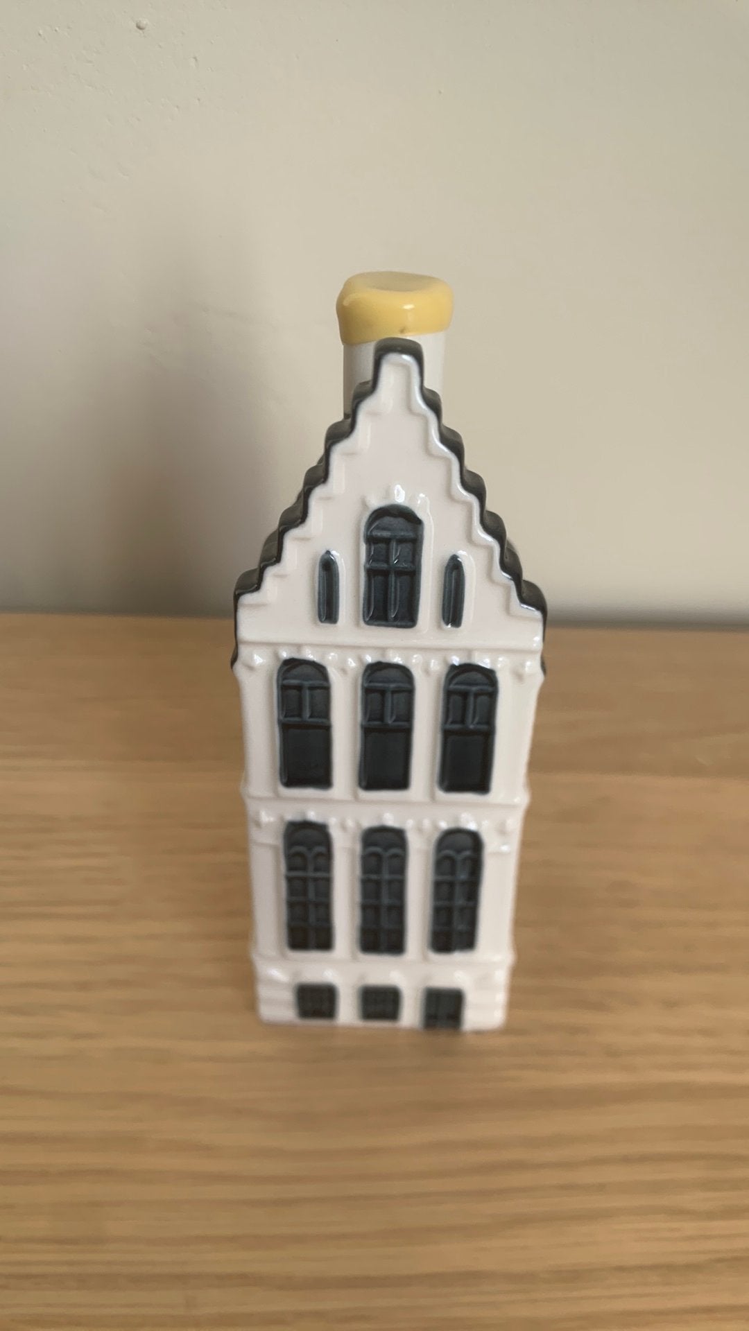 KLM huisje 52, Verzamelen, Ophalen of Verzenden, Zo goed als nieuw, Gevuld