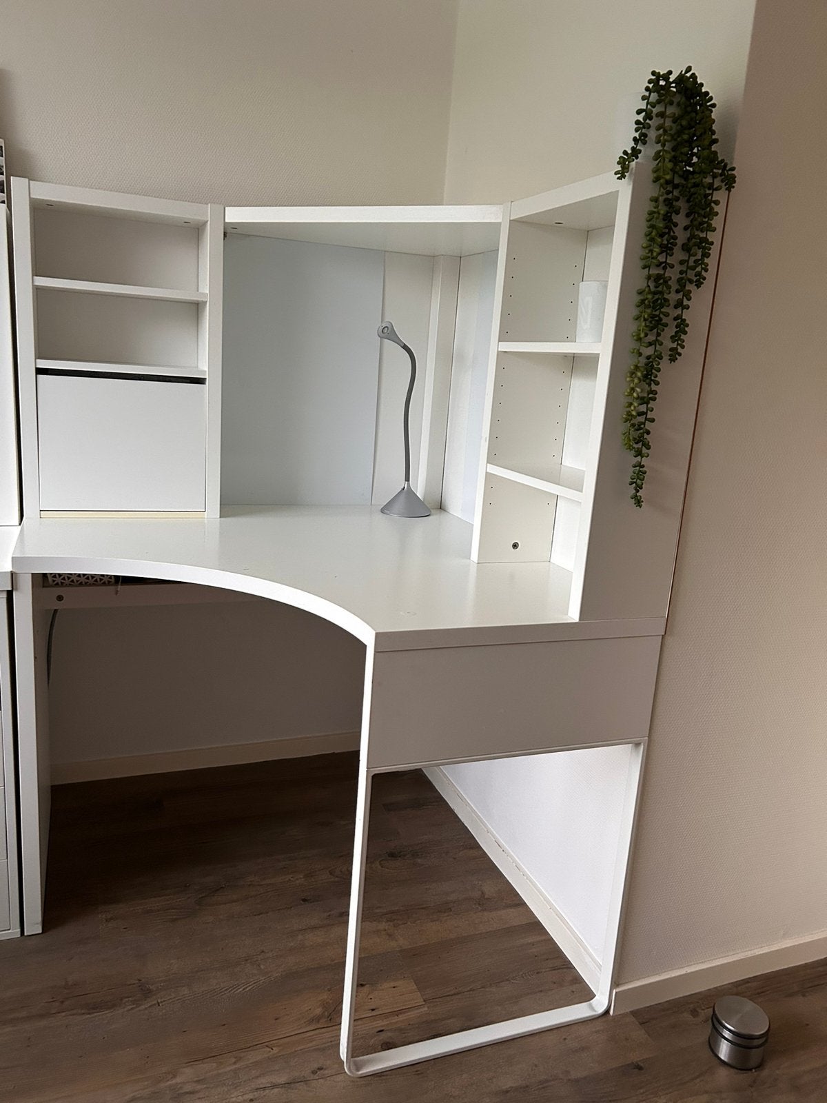 MICKE hoekbureau van IKEA, Huis en Inrichting, Bureaus, Ophalen, Gebruikt