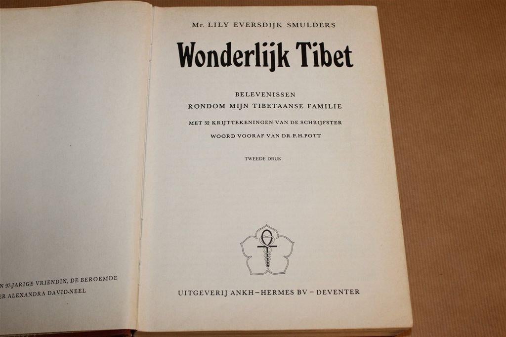 Wonderlijk Tibet — Tibetaanse Cultuur & Familieverhaal 1986, Ophalen of Verzenden, Gelezen, Azië