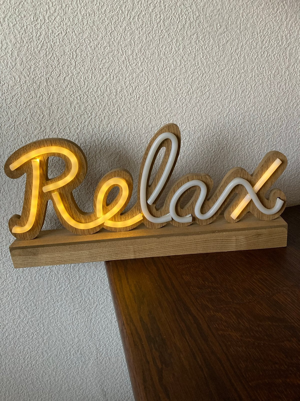 Relax houten frame met verlichte neon letters 45x21x6cm, Hout, Meerkleurig, Ophalen of Verzenden, Zo goed als nieuw